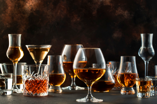 Comment choisir le bon verre pour vos spiritueux : Whisky, Rhum, Cognac et plus